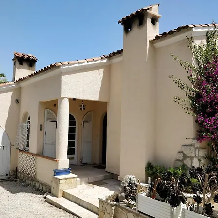 A 300 M De La Mer Villa