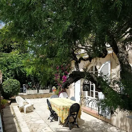 A 300 M De La Mer Villeneuve-Loubet